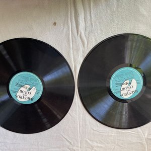 Lote siguiente: Disco de Vinilo "Maestros del Color" - Lado II