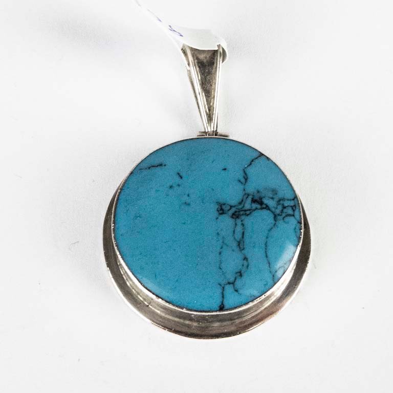 Lote siguiente: Dije de plata con piedra - Precio: 17,5gr - Medidas: 3cm