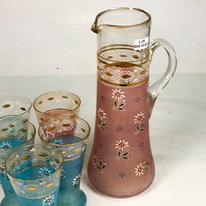 Jarra y 5 Vasos Vintage con Diseño Floral Esmerilado y Guarda Dorada - imagen 4