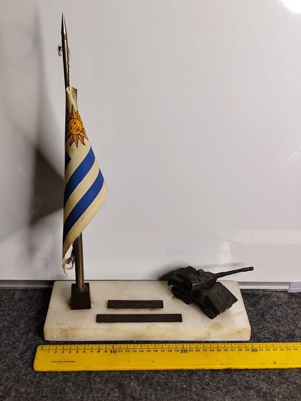 Banderín Uruguay con Tanque y Placas Conmemorativas - imagen 1