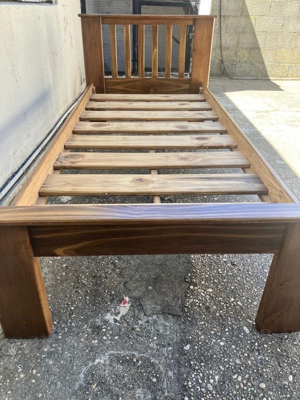 Cama de Madera Maciza para una Plaza - imagen 7