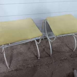 Par de Bancos de Hierro con Asiento Acolchado - imagen 5