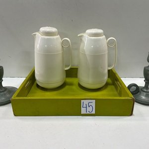 Juego de 2 Jarras Térmicas, 2 Candelabros de Madera y Bandeja Verde - imagen 1