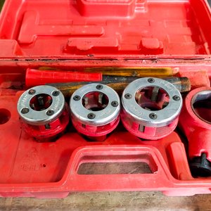 Kit de Terraja con Caja Plástica Roja para Roscado de Tubos - imagen 2