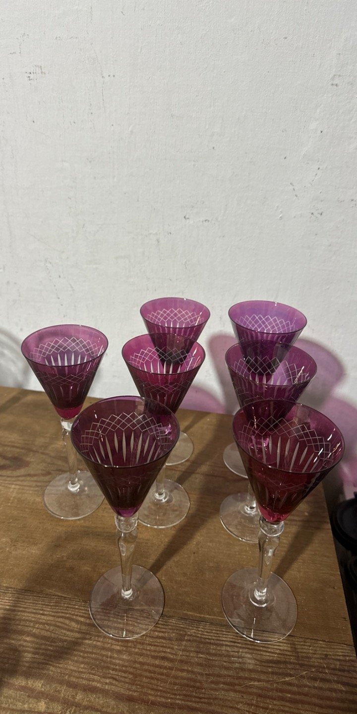 Set de 7 Copas de Cristal Tallado Color Borravino