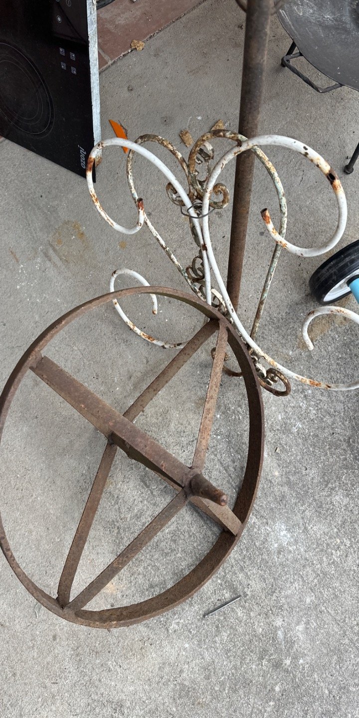 Rueda de Hierro Antigua con Soporte Decorativo