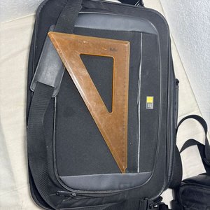 Lote de Bolsos, Maletines y Mochilas Negras Variadas - imagen 13