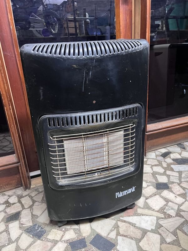 Estufa a Gas Microsonic Negra