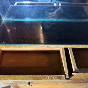 Repisa de madera con espejo y tres cajones - imagen 3