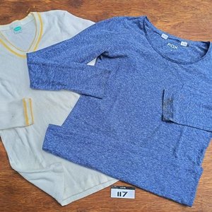 Lote de Ropa Femenina: Jeans, Remeras y Musculosas Variadas - imagen 5