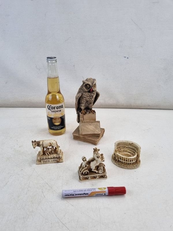 Conjunto Figuras Decorativas Roma: Loba Capitolina, Coliseo, Lechuza y Carro Romano