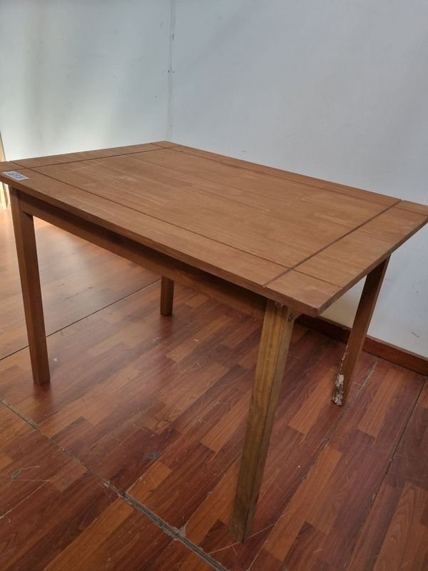 Mesa de comedor en madera - imagen 2