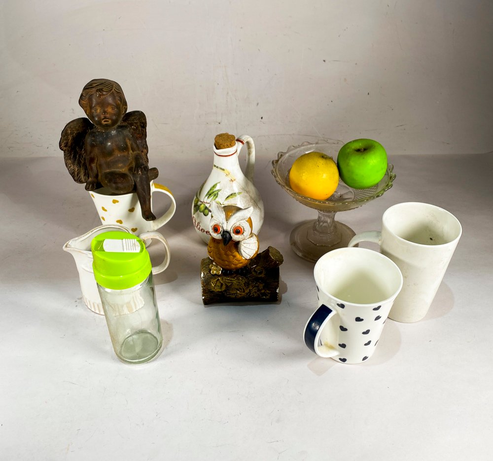 Lote de Jarra Adornos, Salero y Tazas