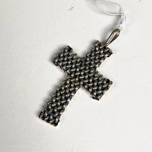 Cruz de Plata y Oro con Diseño Trenzado - imagen 3