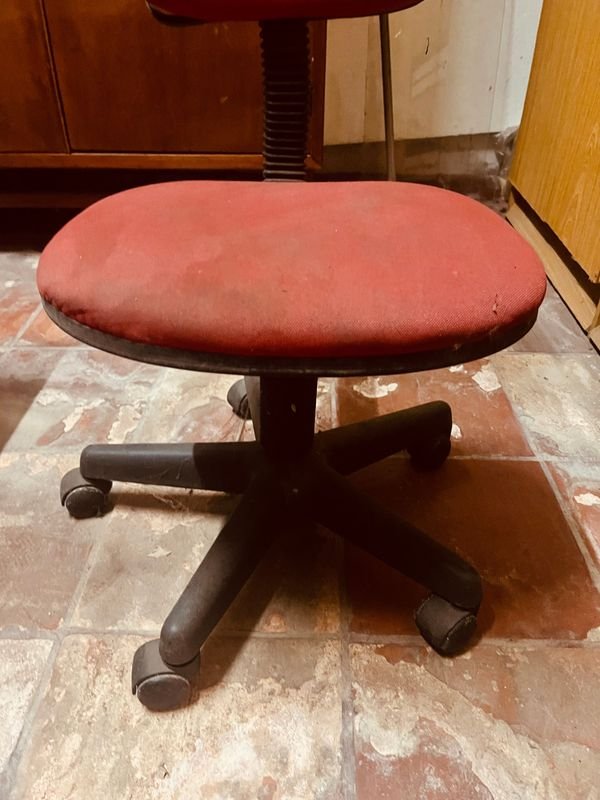 Silla Giratoria Roja - Mueble de Oficina - imagen 2