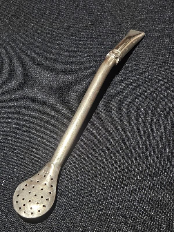 Bombilla Curva de Plata con Detalles Labrados