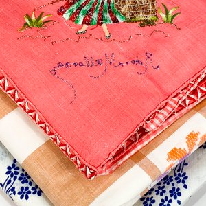 Tres Manteles de Hilo con Diseños Florales y Escoceses - imagen 3