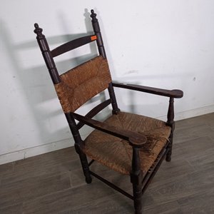 Sillón bajo de madera de pino con asiento de cardo y avería - imagen 5