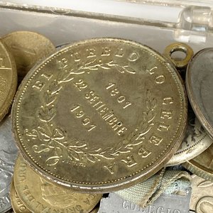 Lote de Monedas Varias, Medallas y Relojes de Viaje y Dama - imagen 5