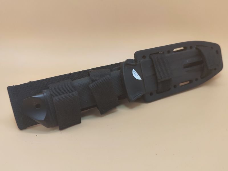 Cuchillo táctico Gerber con funda rígida y sistema de fijación - imagen 15