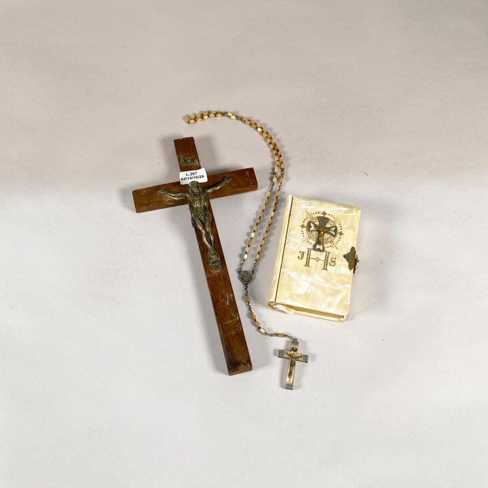 Misal, Rosario y Crucifijo de Madera y Bronce