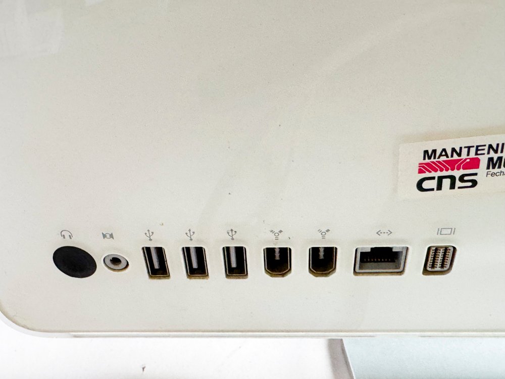 Computadora Mac con cable y accesorios - imagen 2