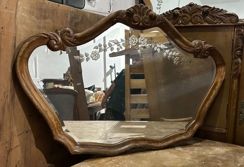 Lote anterior: Espejo de dormitorio con decoración floral