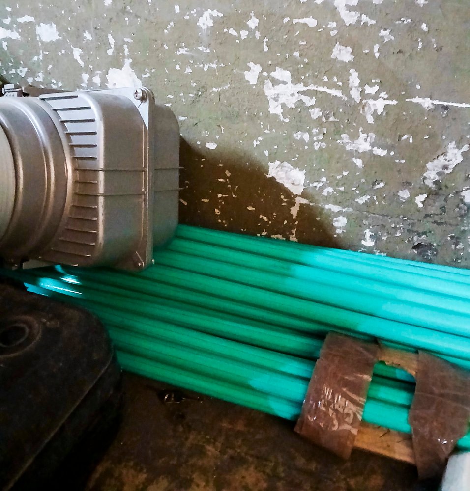 Lotes de Focos LED y Escobas para Galpon - imagen 4