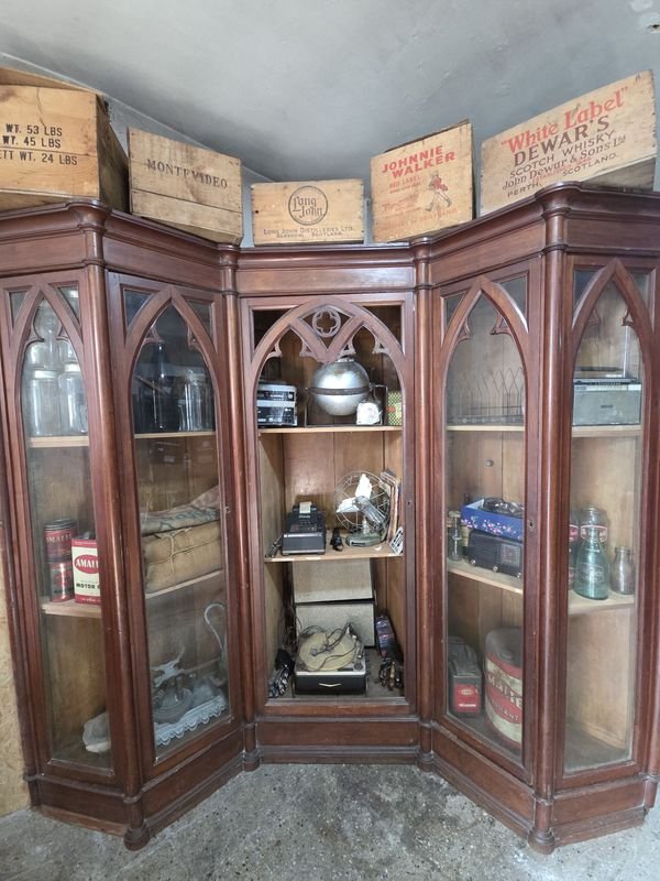 Lote anterior: Mueble esquinero exhibidor comercial Gótico