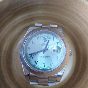 Lote siguiente: Réplica Reloj Rolex Day-Date Esfera Verde Agua con Números Árabes Orientales