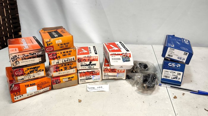 Lote de 13 Cajas de Punteros de Dirección para Diversas Marcas de Autos
