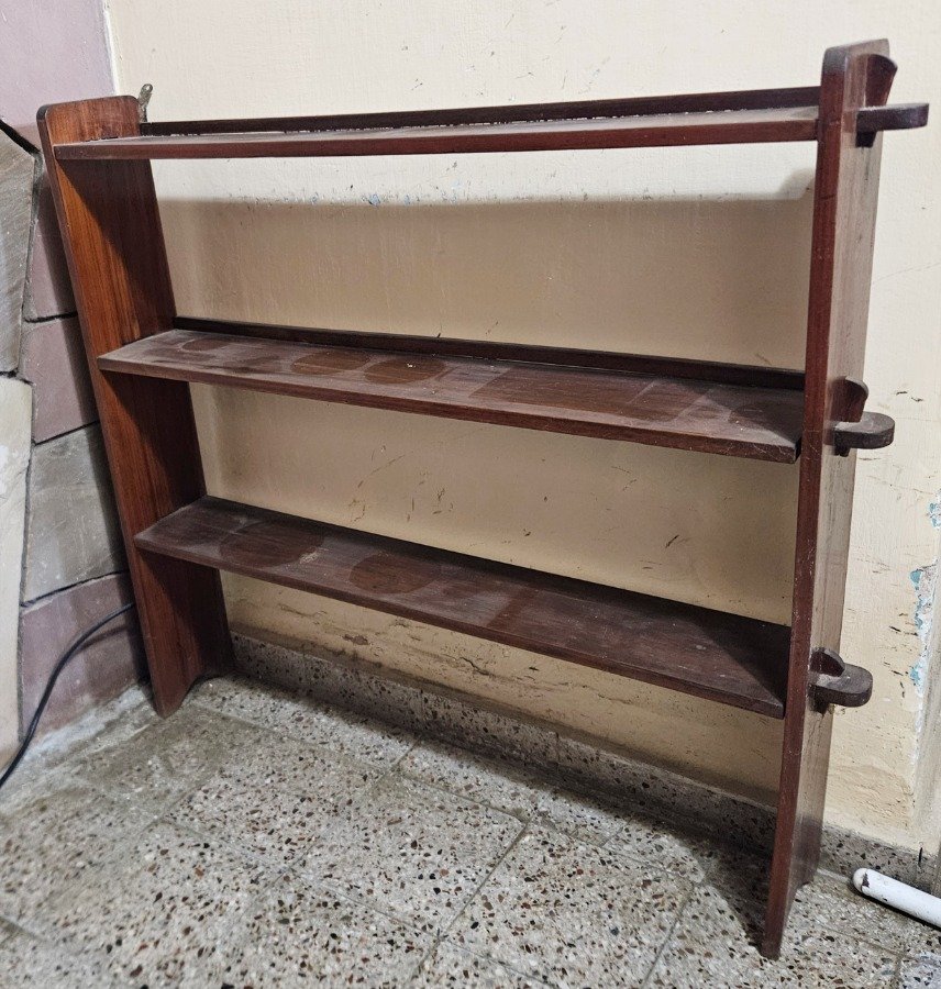Repisa de Madera con Tres Estantes
