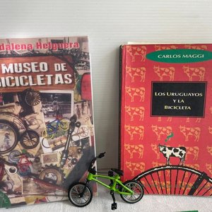 Libros de Bicicletas, Mini Bicicleta Moderna y Cartel de Anuncio - imagen 3