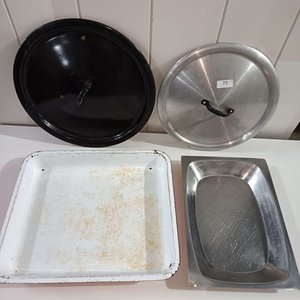 Fuente Esmaltada Blanca y Bandeja Inox con Tapas para Ollas - imagen 1