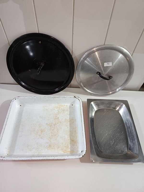 Fuente Esmaltada Blanca y Bandeja Inox con Tapas para Ollas