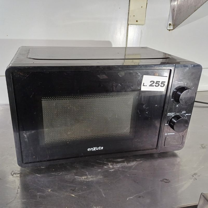 Lote siguiente: Microondas marca Exuta, negro y plata
