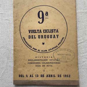Lote siguiente: Libro Novena Vuelta Ciclista del Uruguay 1952 con Mapa de Etapas y Publicidad
