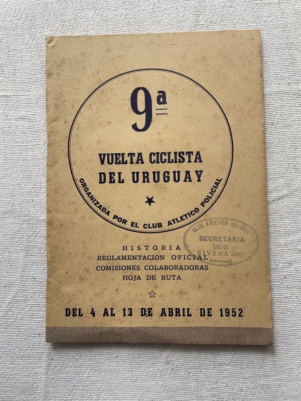 Libro Novena Vuelta Ciclista del Uruguay 1952 con Mapa de Etapas y Publicidad