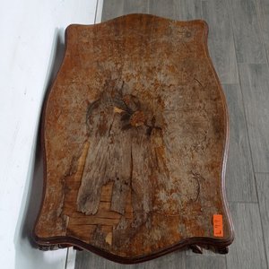 Mesa de Sala Estilo Luis XV con Tapa Dañada - imagen 3