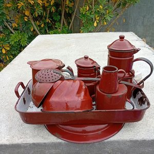 Lote siguiente: Conjunto de 10 piezas de enlozados bordo: cafeteras, tazas y más