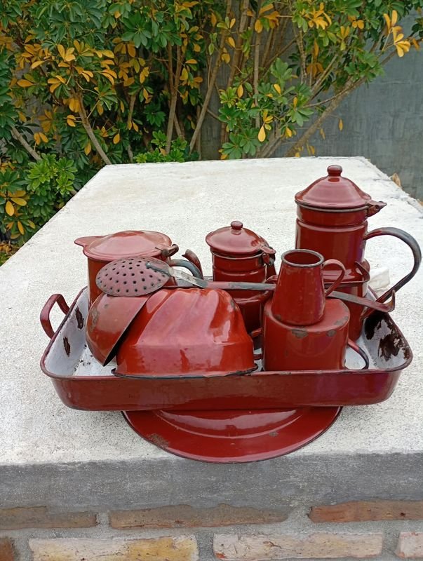 Conjunto de 10 piezas de enlozados bordo: cafeteras, tazas y más