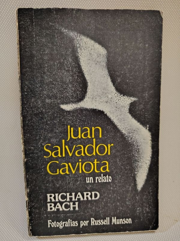 Lote siguiente: Libro Juan Salvador Gaviota Un relato