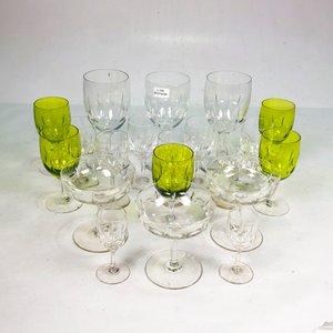 Juego de 19 Copas de Cristal de Diferentes Tamaños y Colores - imagen 2