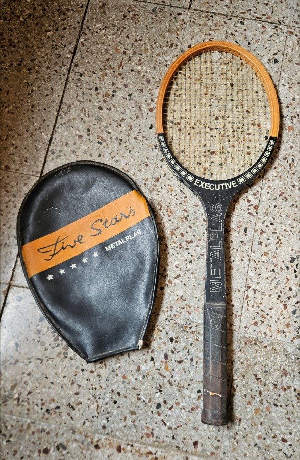 Raqueta de Tenis Vintage Metalplas Executive de Madera con Funda