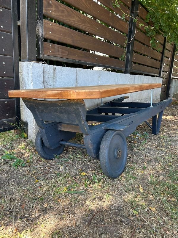 Lote siguiente: Gran mesa ratona retráctil construida a partir de un carro inglés de AFE pesado