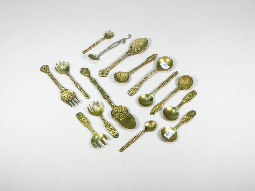Utensilios de cocina en bronce antiguos