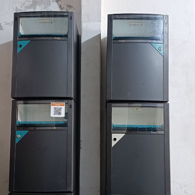 Dos Frigobares Electrolux de Dos Niveles para Repuestos o Revisión