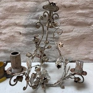 Antiguo Lavatorio de Bronce y Araña Floral de Hierro - imagen 4