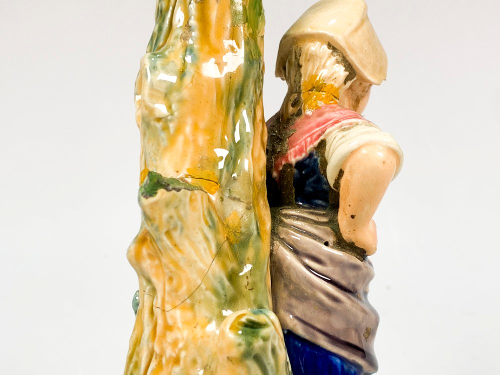 Figura mayólica de dama recostada en árbol - imagen 4