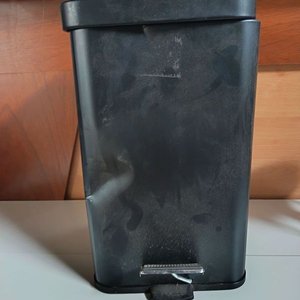 Porta Residuos Negro con Pedal y Mini Banquito Plegable de PVC - imagen 4